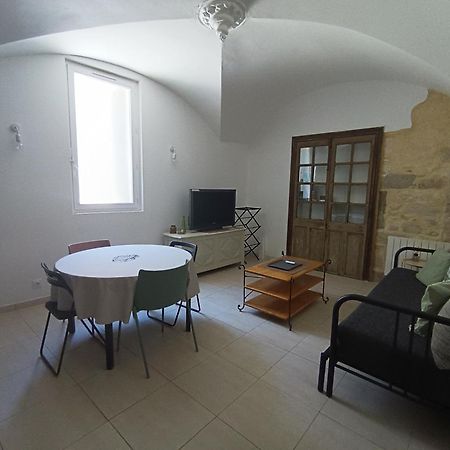 Dans Maison De Maitre, Appartement Independant. Montfrin Exterior photo