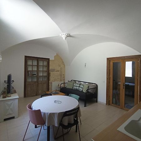 Dans Maison De Maitre, Appartement Independant. Montfrin Exterior photo