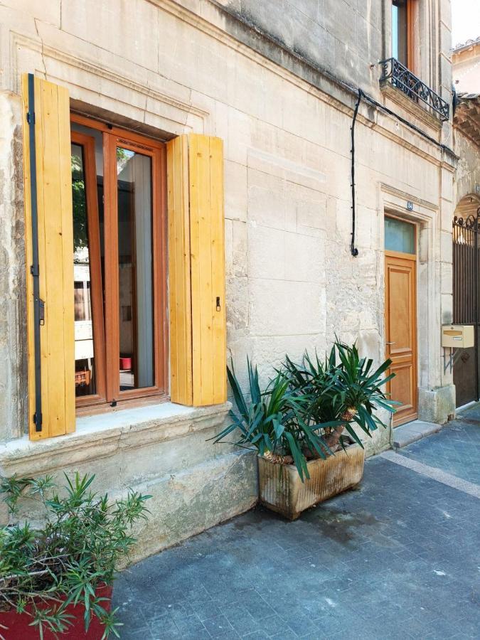 Dans Maison De Maitre, Appartement Independant. Montfrin Exterior photo